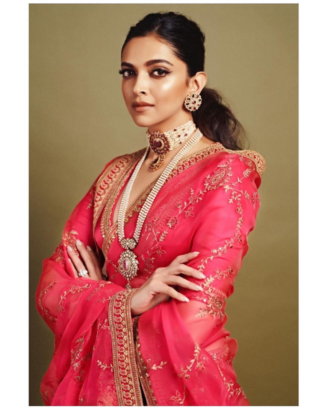 Deepika Padukone looking breathtakingly beautiful in Designer Pink and gold Saree || Planet Bollywood || Media Tribe || The-Uncovered